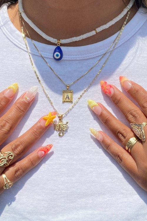 37 Sandy Chic Beach Nails That'll Impress The Hell Out Of People