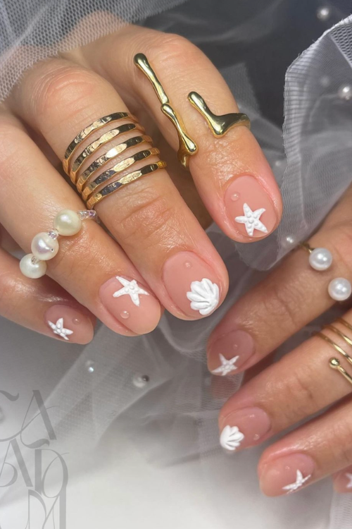 37 Sandy Chic Beach Nails That'll Impress The Hell Out Of People