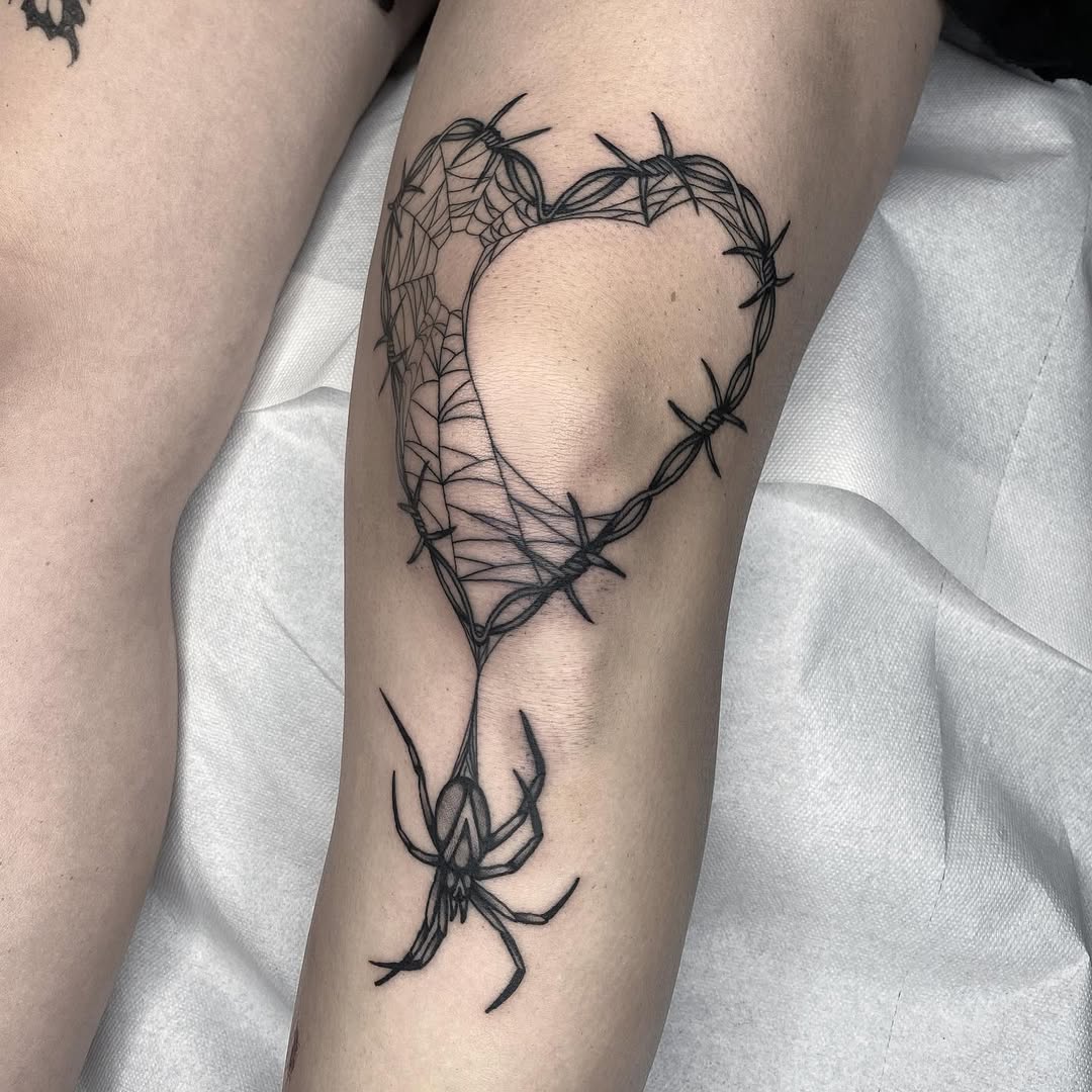 Striking Heart-Shaped Spider Web Knee Tattoo