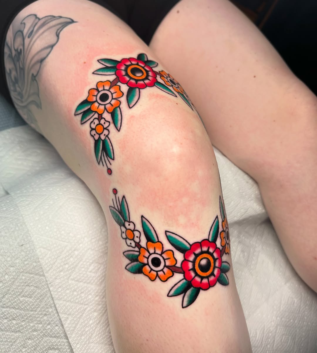 Vibrant Floral Design Wrapping the Knee