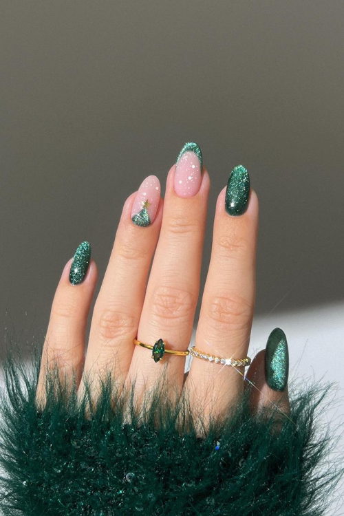 41 Chicest Christmas Nails I'm Taking Straight to My Manicurist