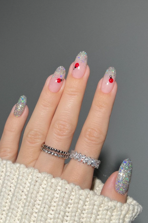 41 Chicest Christmas Nails I'm Taking Straight to My Manicurist