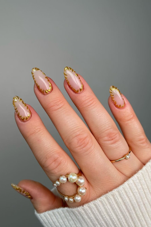 41 Chicest Christmas Nails I'm Taking Straight to My Manicurist