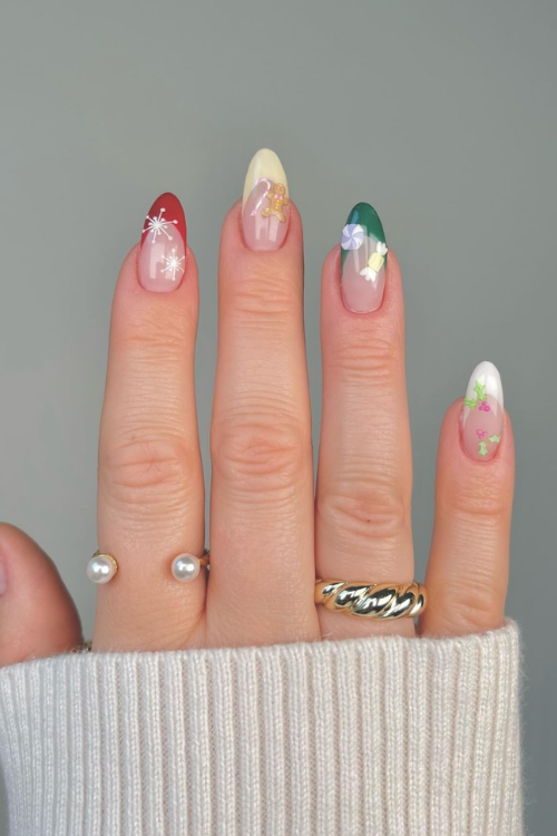 41 Chicest Christmas Nails I'm Taking Straight to My Manicurist