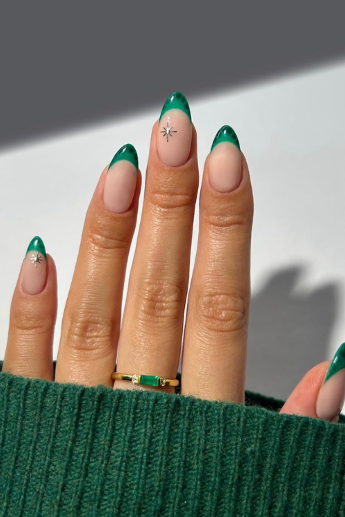 41 Chicest Christmas Nails I'm Taking Straight to My Manicurist