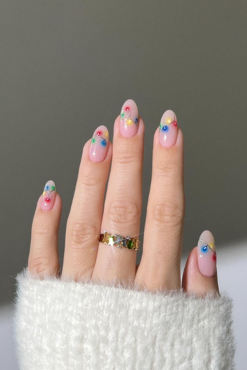 41 Chicest Christmas Nails I'm Taking Straight to My Manicurist