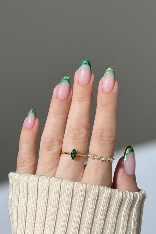 41 Chicest Christmas Nails I'm Taking Straight to My Manicurist