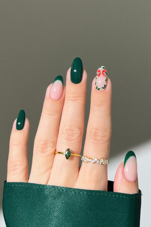 41 Chicest Christmas Nails I'm Taking Straight to My Manicurist