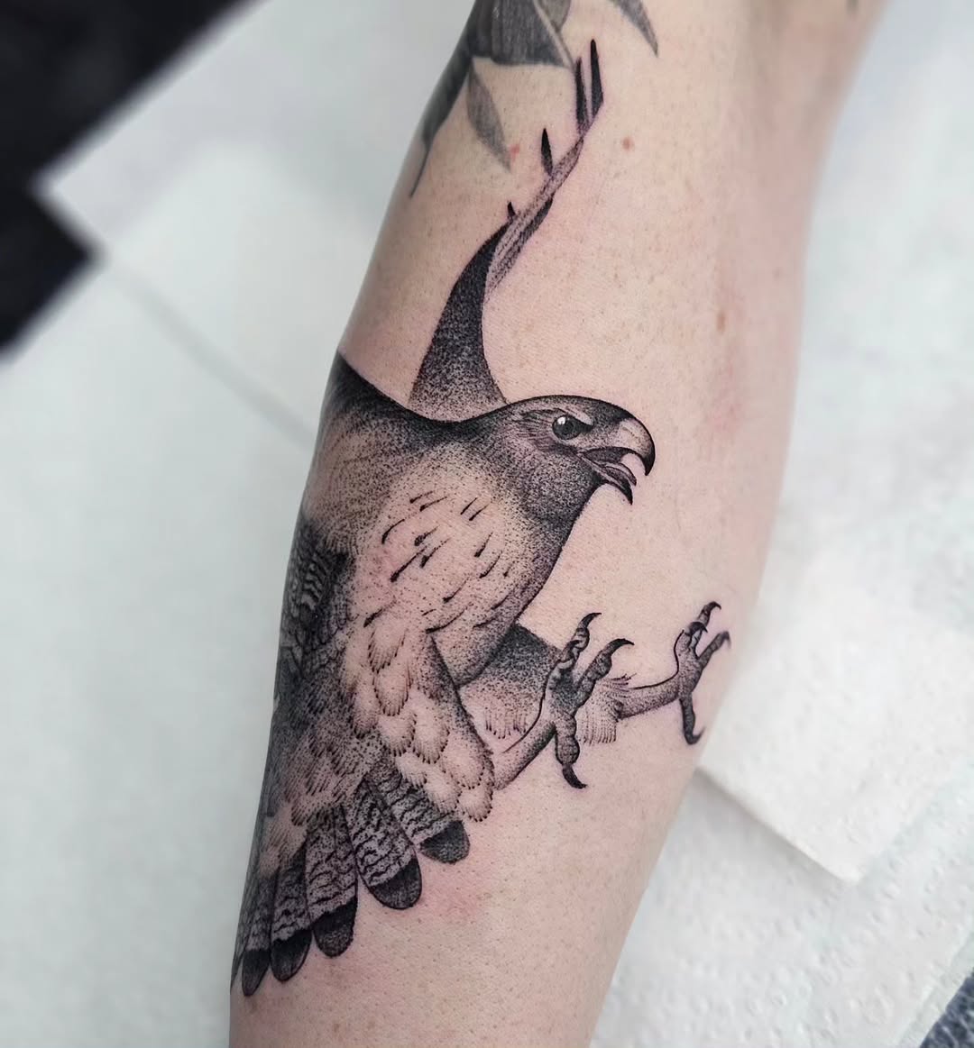 Stunning realism in hawk tattoo design