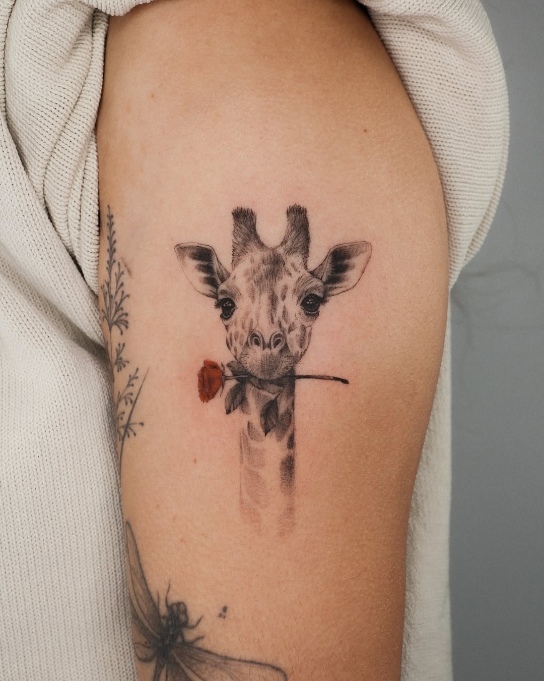 Charming giraffe tattoo with a playful touch