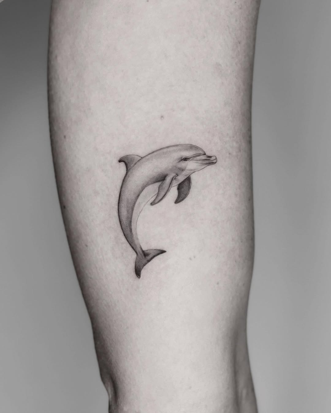 Stunning Realistic Dolphin Tattoo on Leg