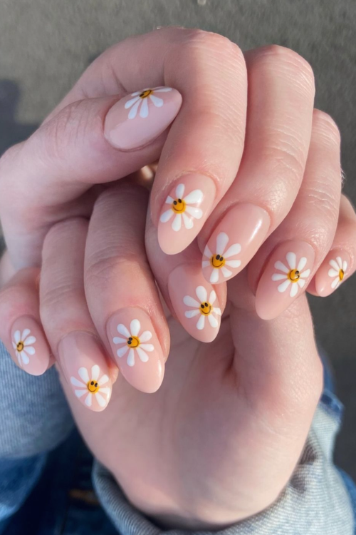 Feeling Happy? These 24 Smiley Face Nails Will Keep You in a Good Mood