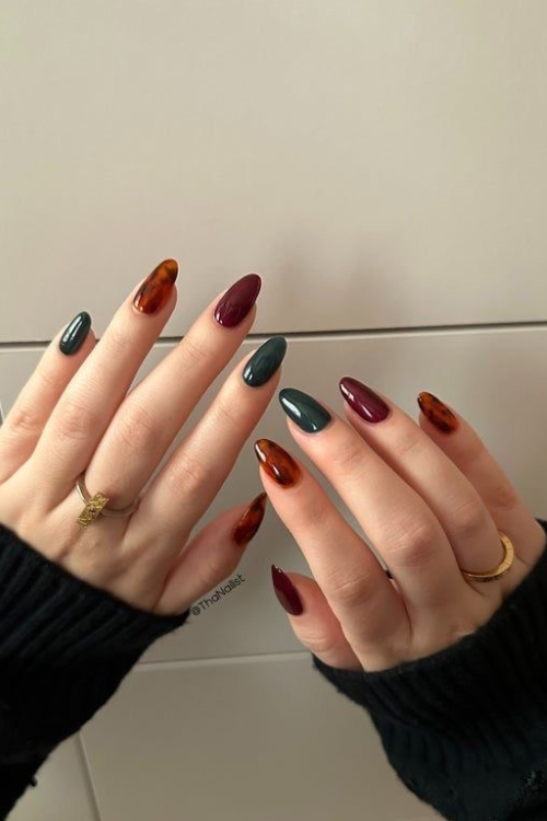 Not Your Basic Mani—These 29 Dark Nail Designs Eat Every Time
