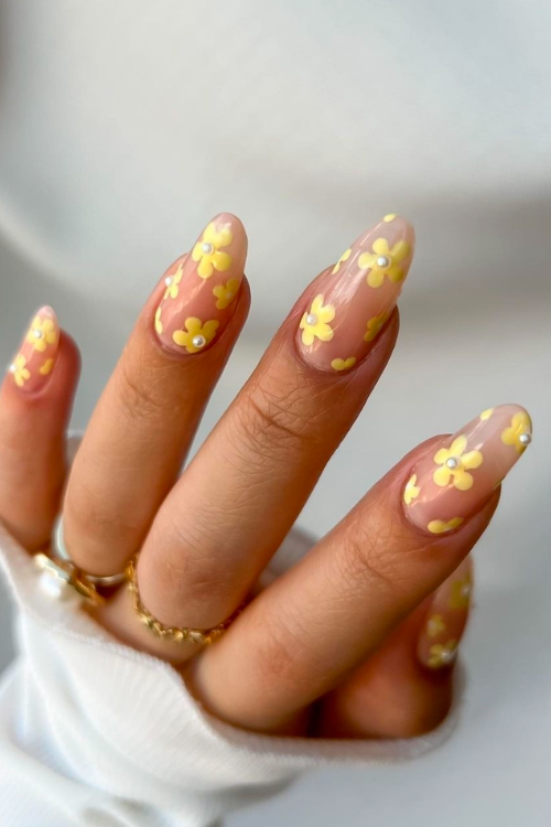 Obsessed? Same. Here Are 29 Butter Yellow Nails You Need Right Now!