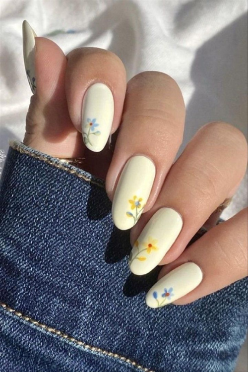 Obsessed? Same. Here Are 29 Butter Yellow Nails You Need Right Now!