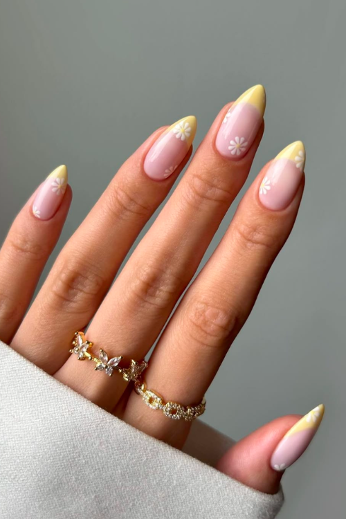Obsessed? Same. Here Are 29 Butter Yellow Nails You Need Right Now!