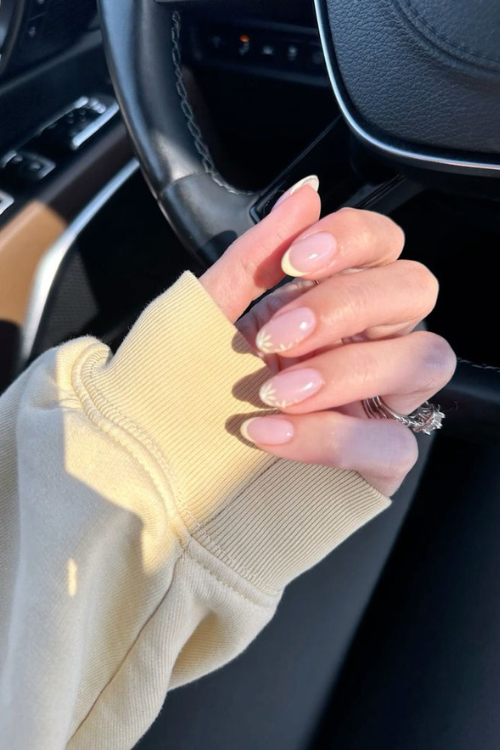 Obsessed? Same. Here Are 29 Butter Yellow Nails You Need Right Now!