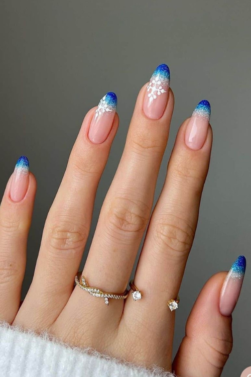 These 24 Frosty Blue Christmas Nails Are So Pretty It Hurts