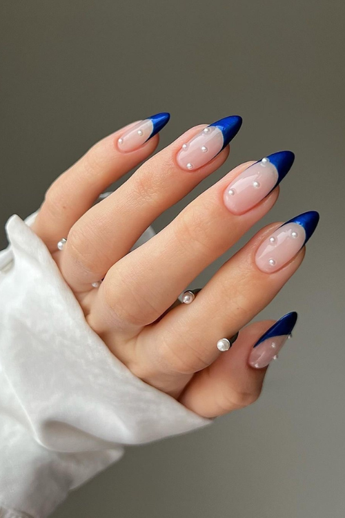 These 24 Frosty Blue Christmas Nails Are So Pretty It Hurts