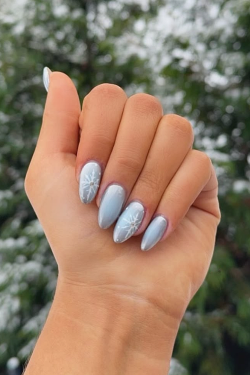 These 24 Frosty Blue Christmas Nails Are So Pretty It Hurts