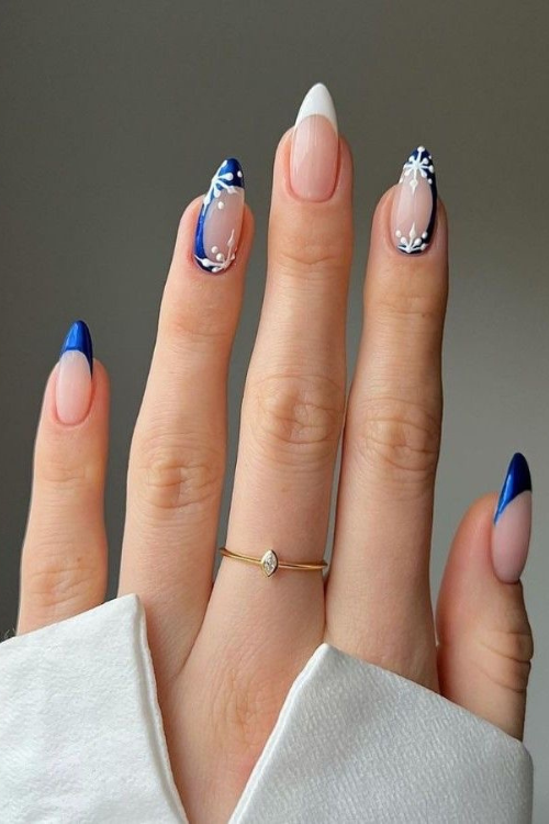These 24 Frosty Blue Christmas Nails Are So Pretty It Hurts