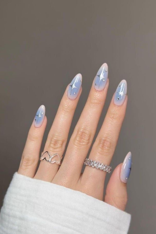 These 24 Frosty Blue Christmas Nails Are So Pretty It Hurts
