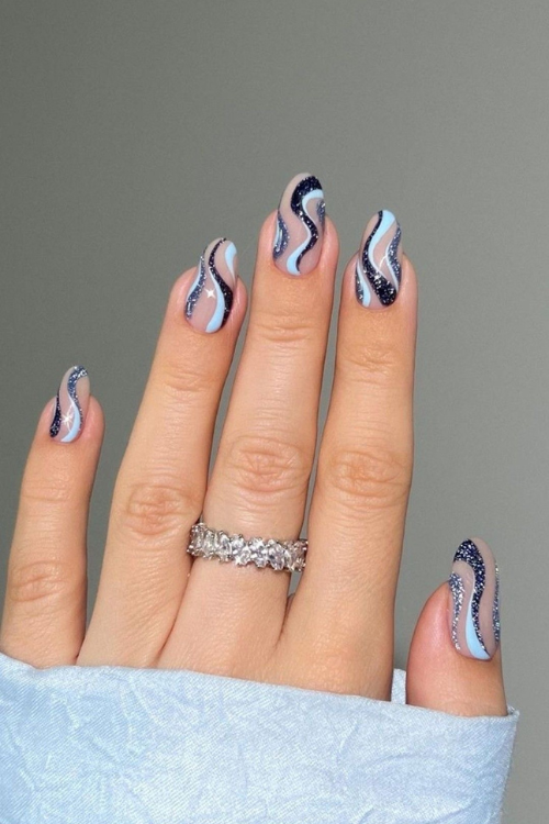 These 24 Frosty Blue Christmas Nails Are So Pretty It Hurts