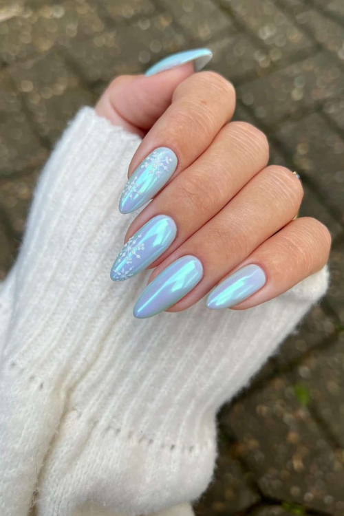 These 24 Frosty Blue Christmas Nails Are So Pretty It Hurts