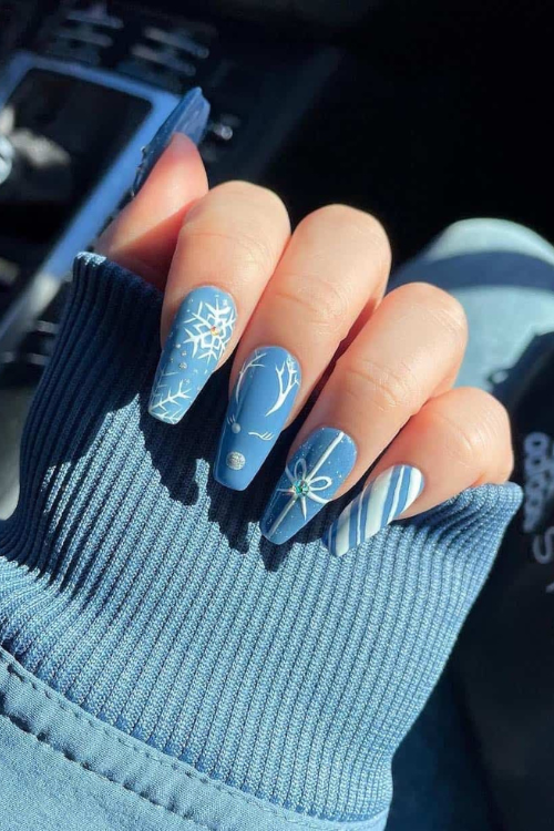 These 24 Frosty Blue Christmas Nails Are So Pretty It Hurts