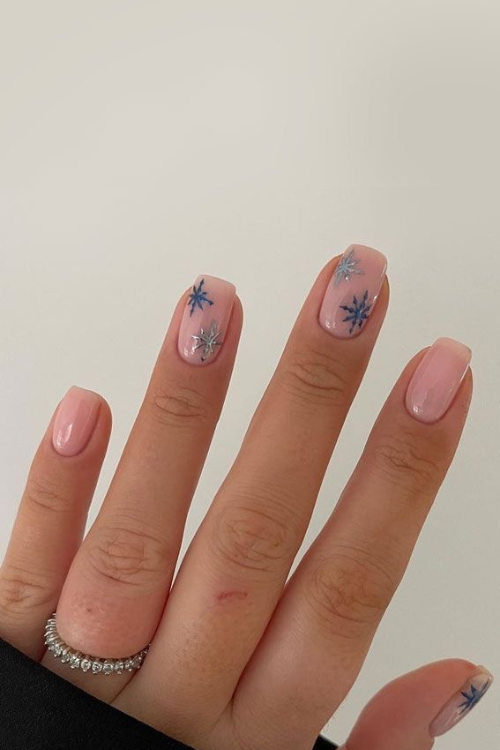 These 24 Frosty Blue Christmas Nails Are So Pretty It Hurts